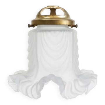 Art Deco lampshade in opaque molded glass with original metal fitting