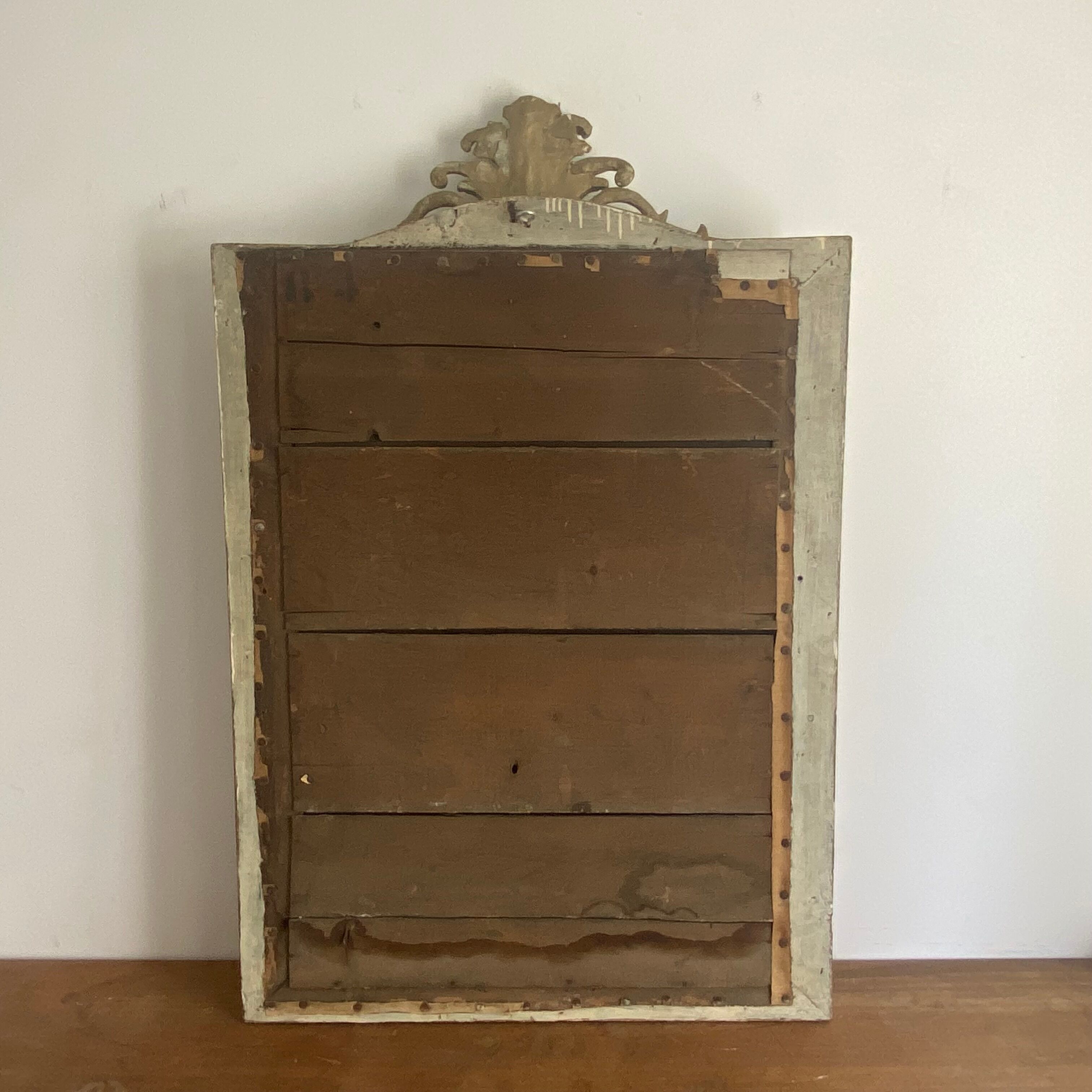 Fine 19th century golden mirror with decorated pediment 110x75