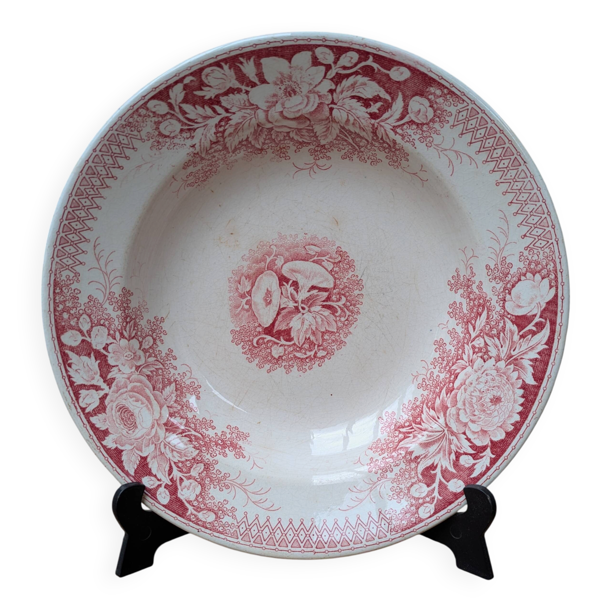 Hollow plate U et Cie Sarreguemines model Jardinière with pink flower decoration.