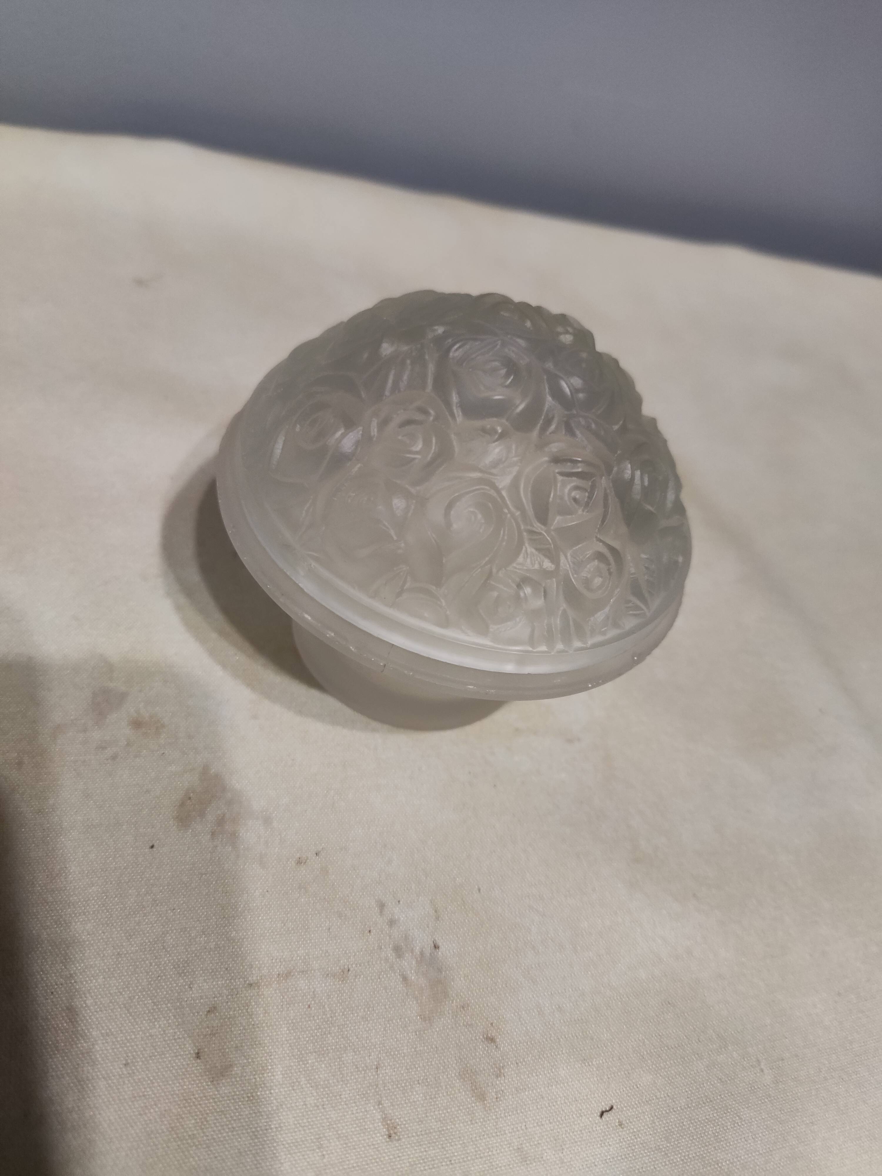 Moulded glass bonbonnière