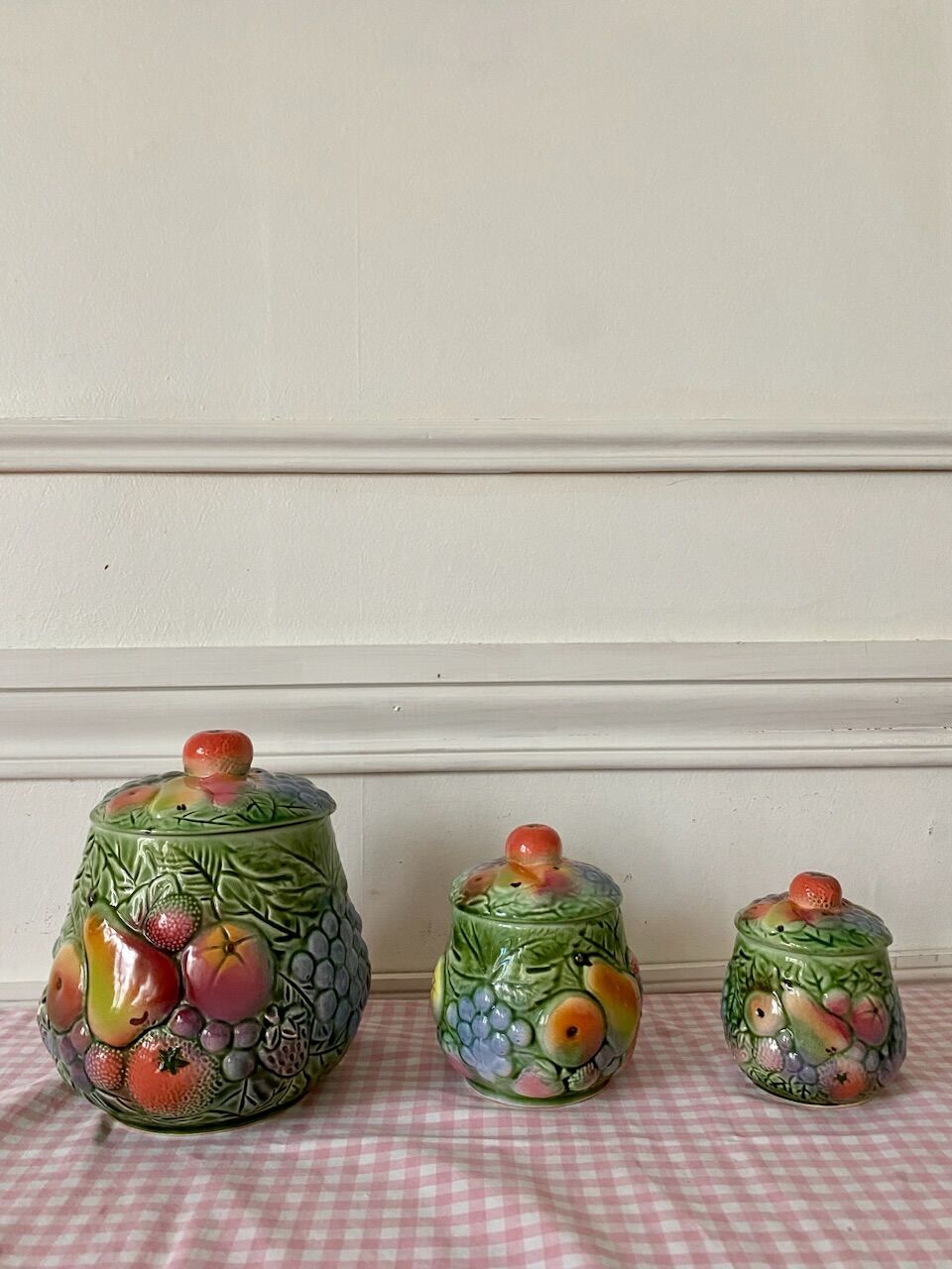 Pots in slip decoration fruits