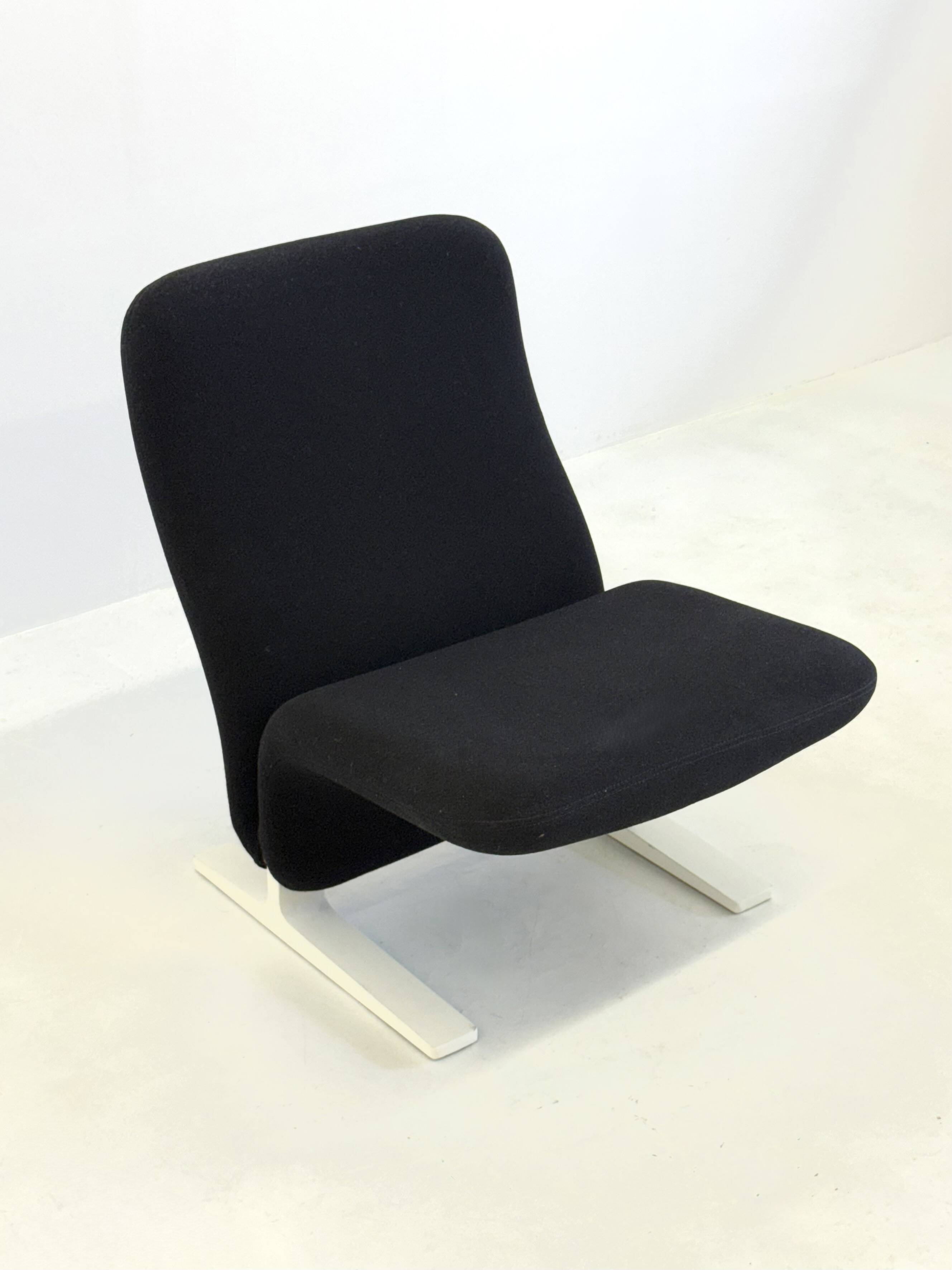 Artifort Concorde F780 armchair black by Pierre Paulin