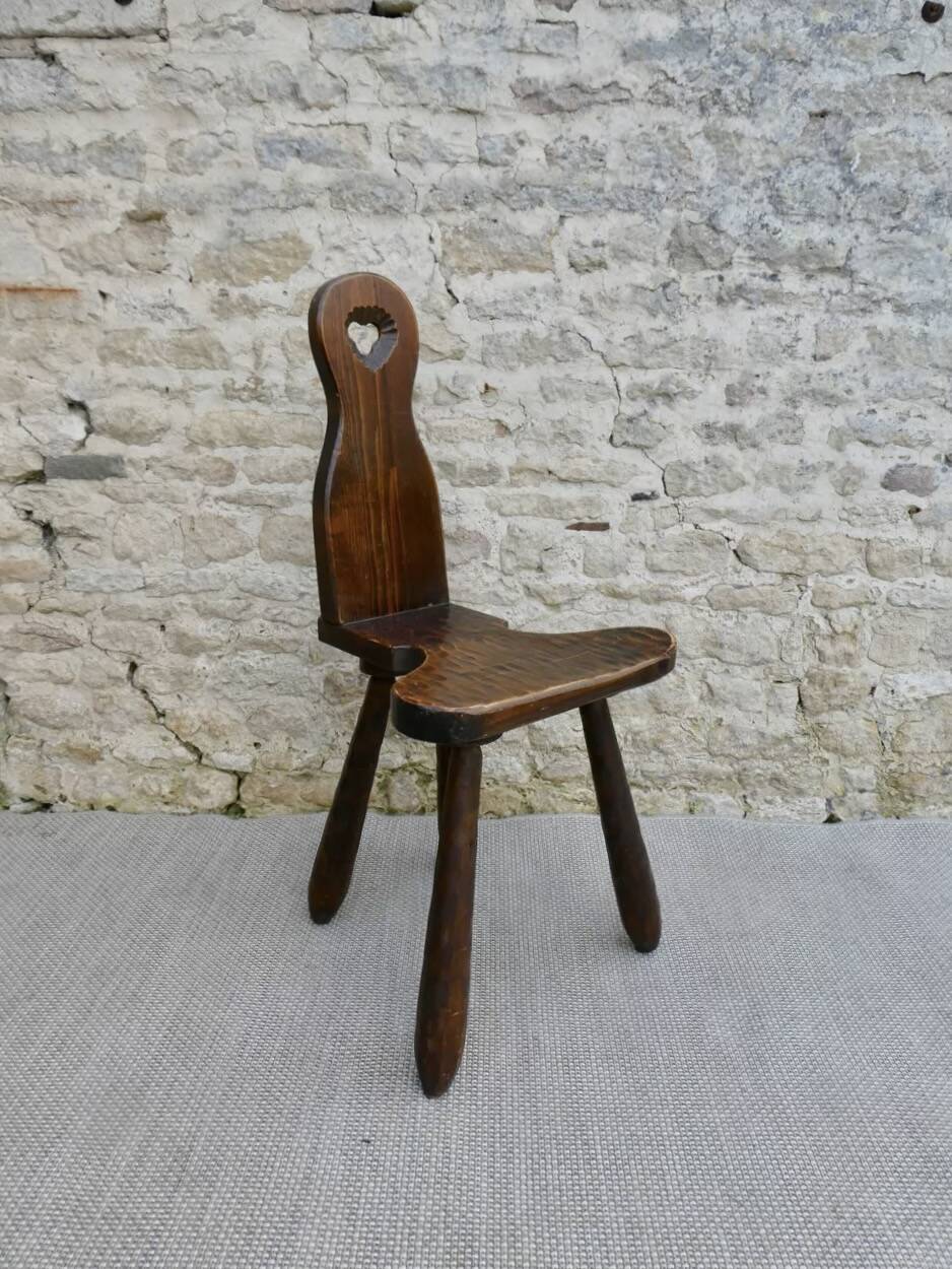 Mountain chair in solid wood, carved with a chisel, around 1960.