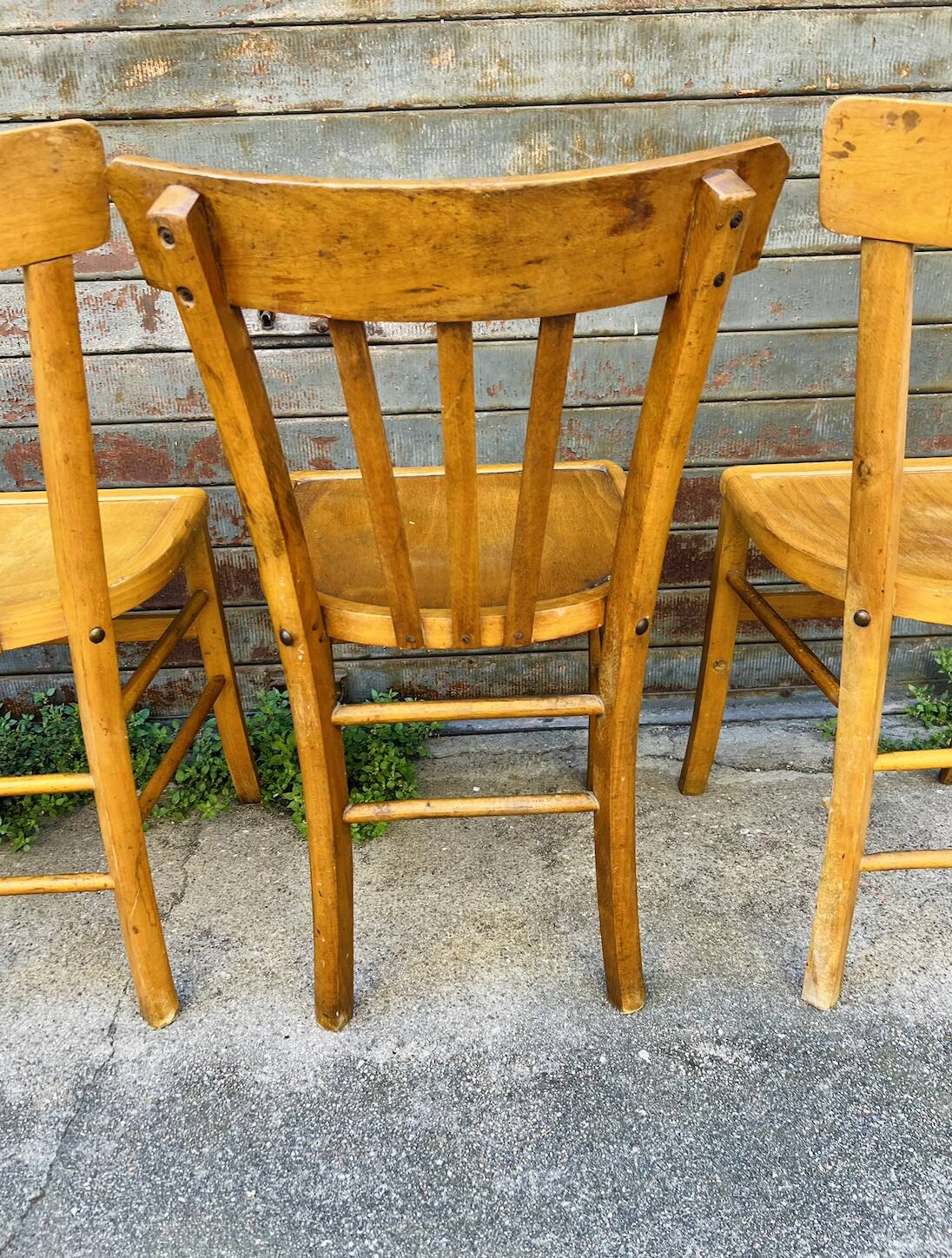 Suite de Chaises de Bistrot en Bois