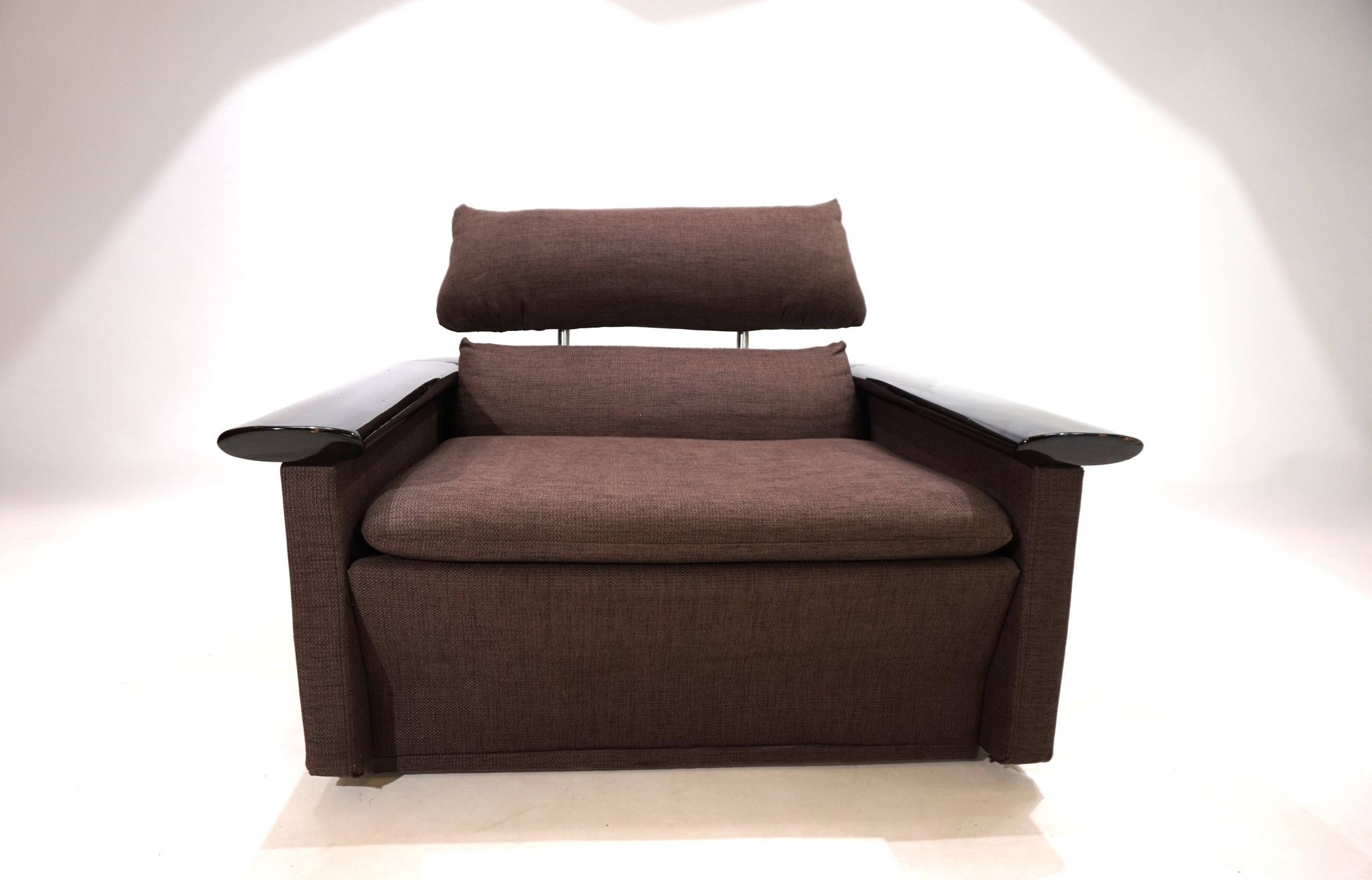Fauteuil lounge Tecno avec structure en laque piano, 1970