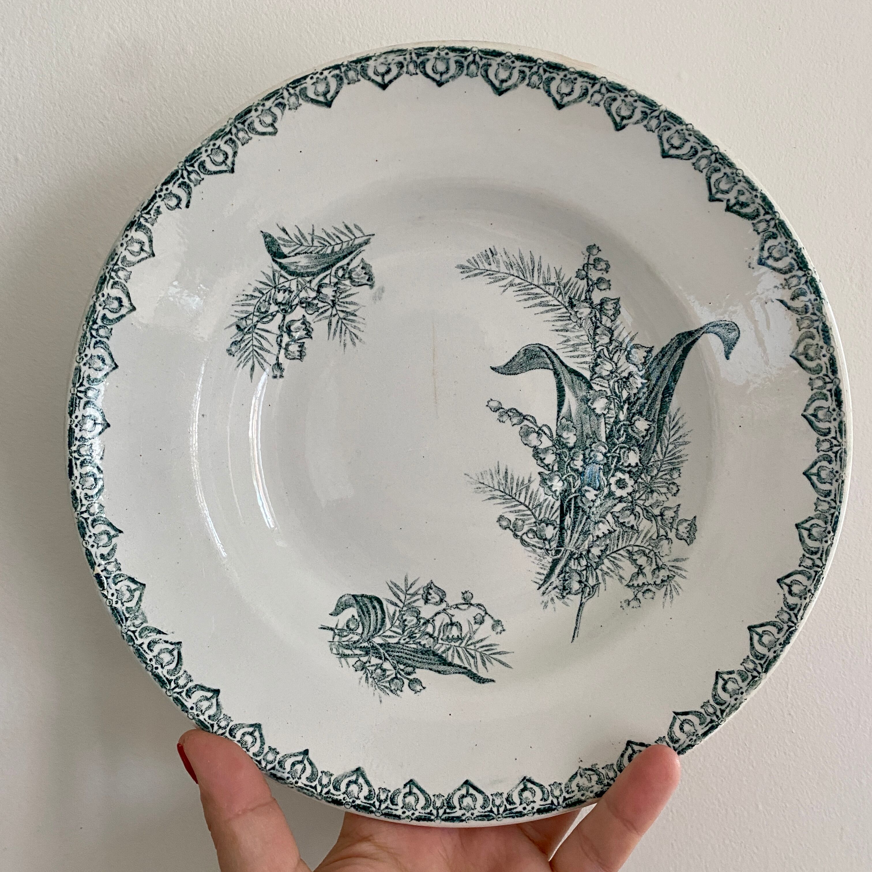 Lor of 6 vintage hollow plates in iron earth, mismatched models