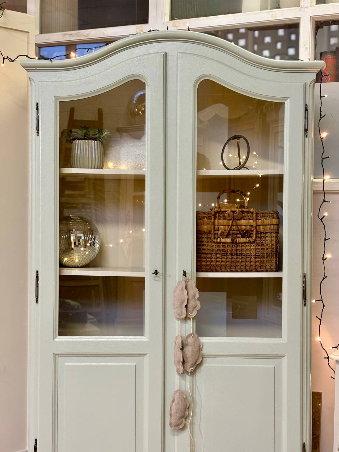 Vintage display case in Caiman green