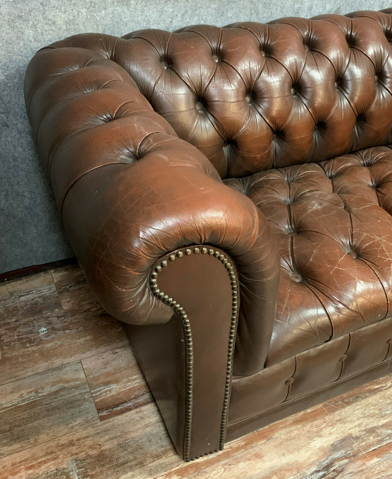 Chesterfield bench in Art Deco leather around 1920-1940