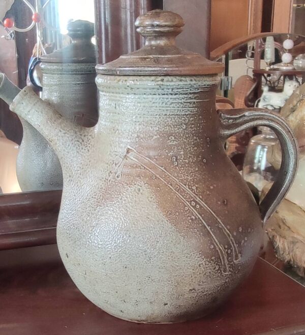 Ancienne Cafetière théière

Poterie Grès céramique

Gustave Tiffoche