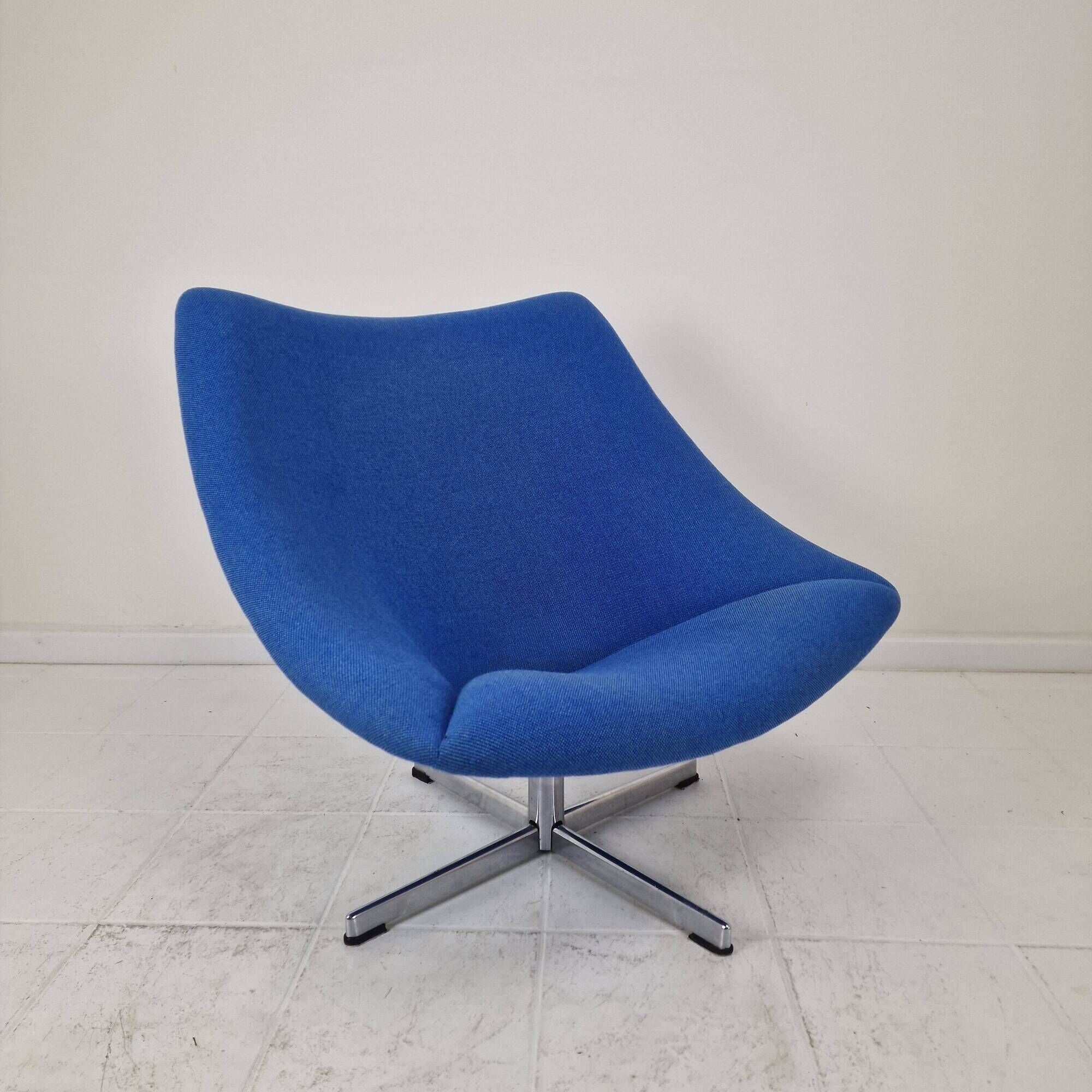 Artifort Oyster Lounge Chair With Cross Base by Pierre Paulin, 1960's