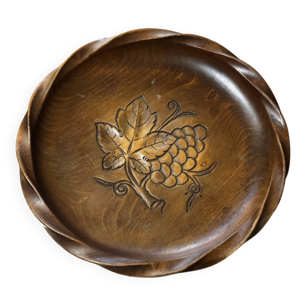 Corbeille en bois sculpté à décor de grappes de raisins – Années 60