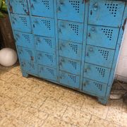 Workshop furniture with 20 blue lockers
