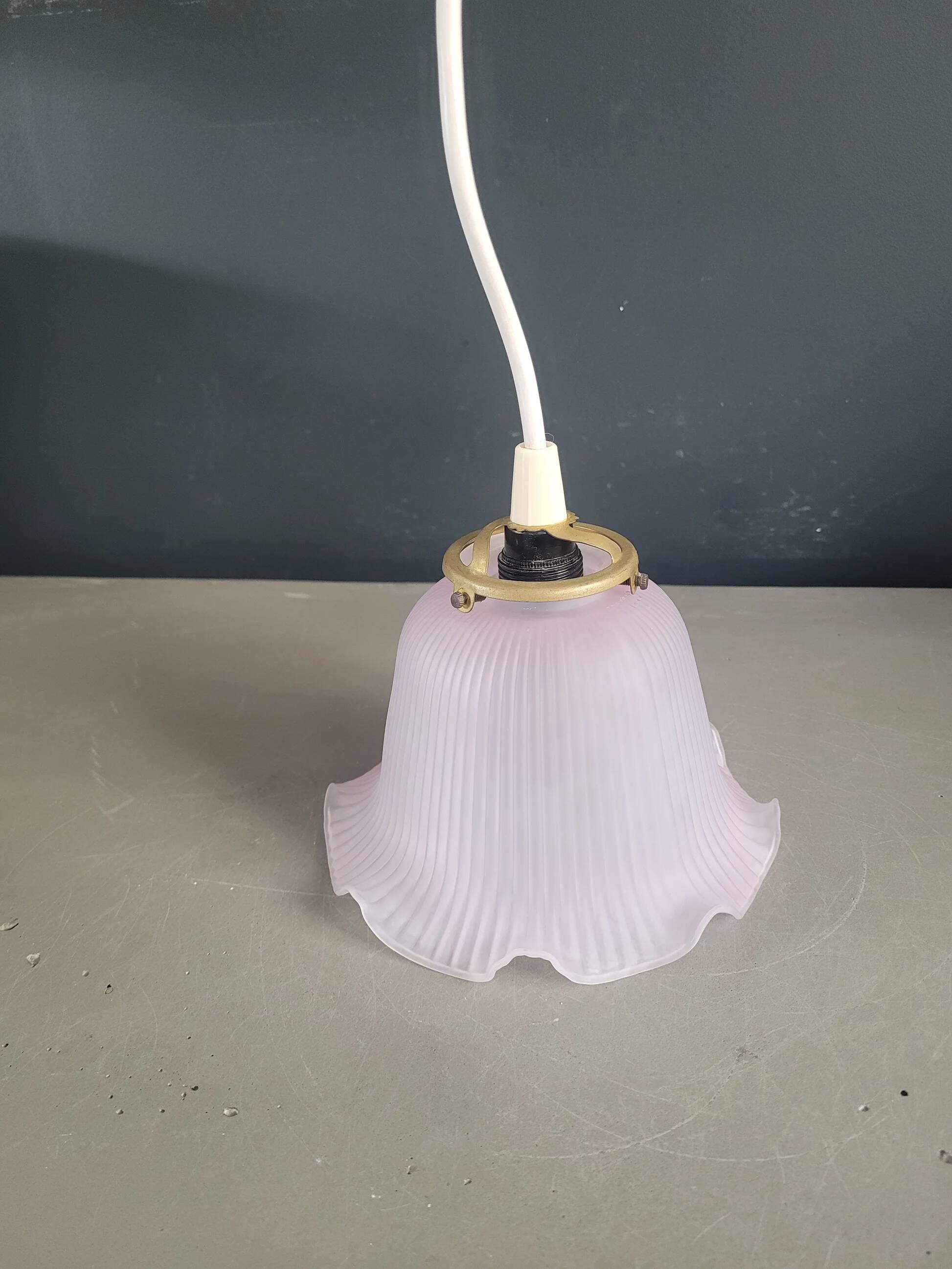 Suspension tulipe en verre dépoli rose