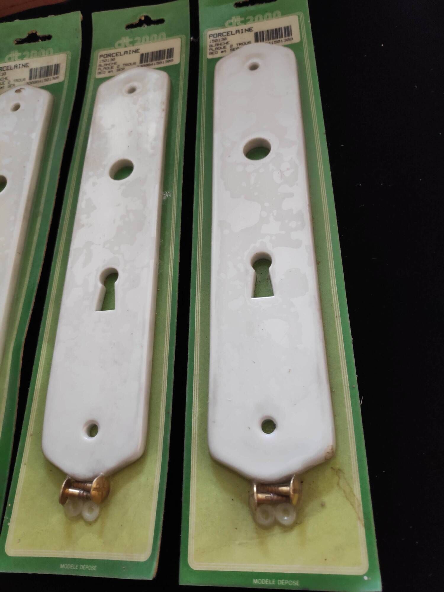 Set of 4 porcelain cleanliness plates