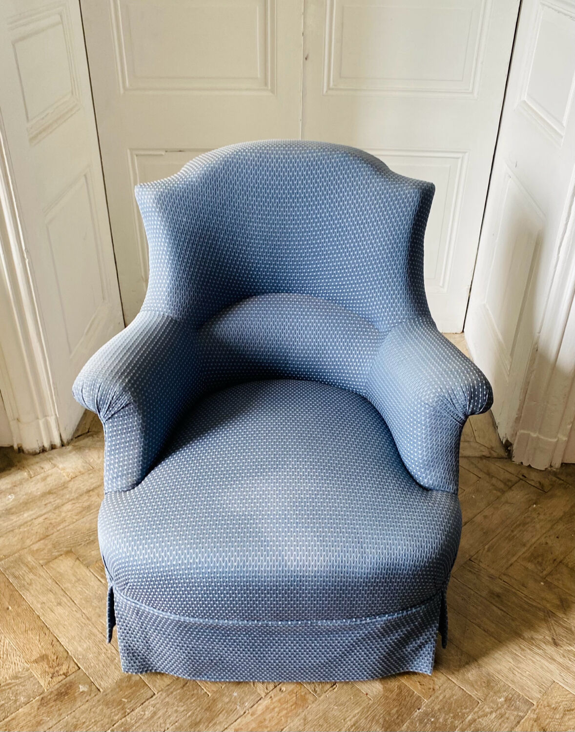 Paire de fauteuils crapauds Napoleon III tapisserie bleue - France 19eme siècle