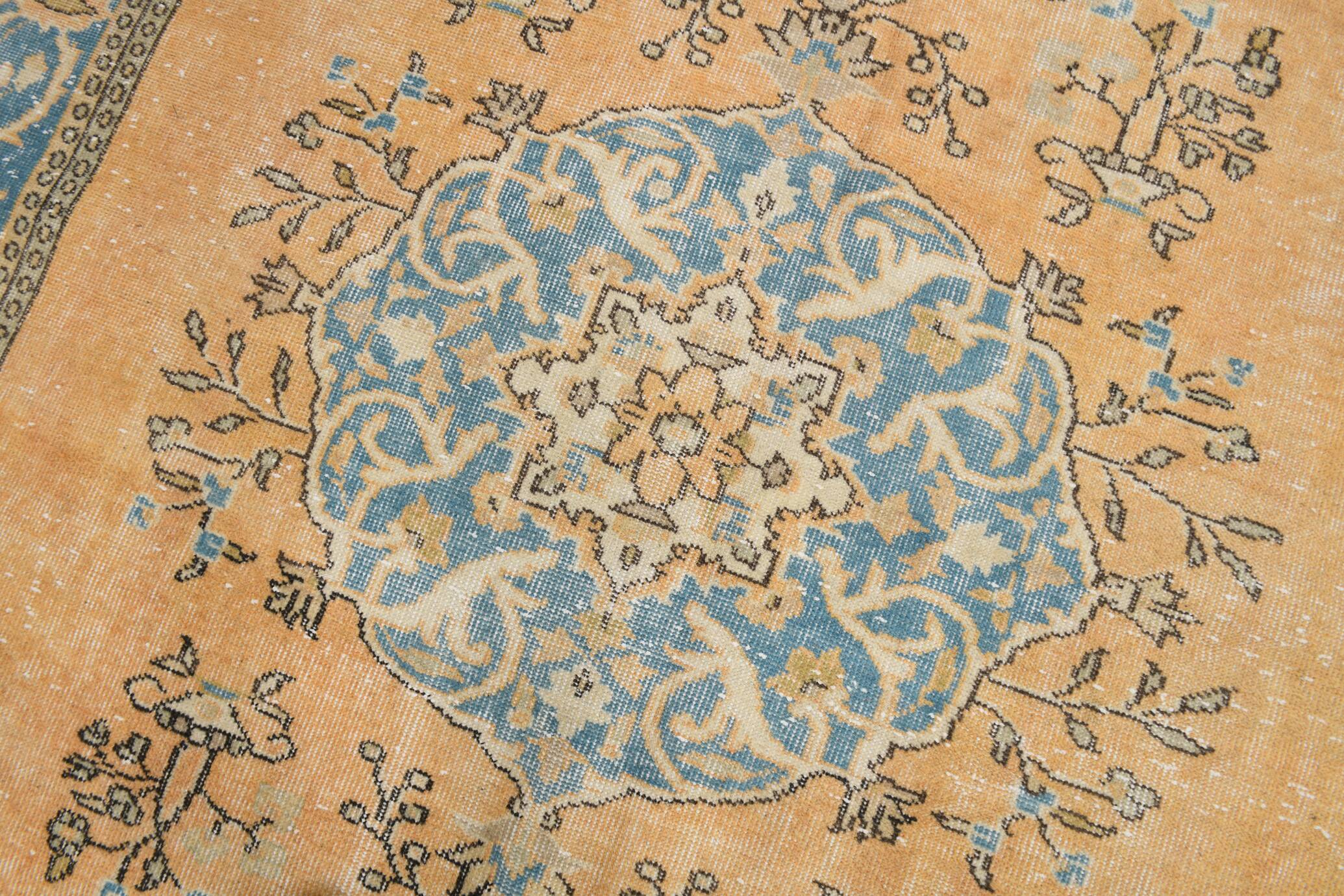 6x9 Shades Of Orange & Blue Vintage Rug, 186x289Cm