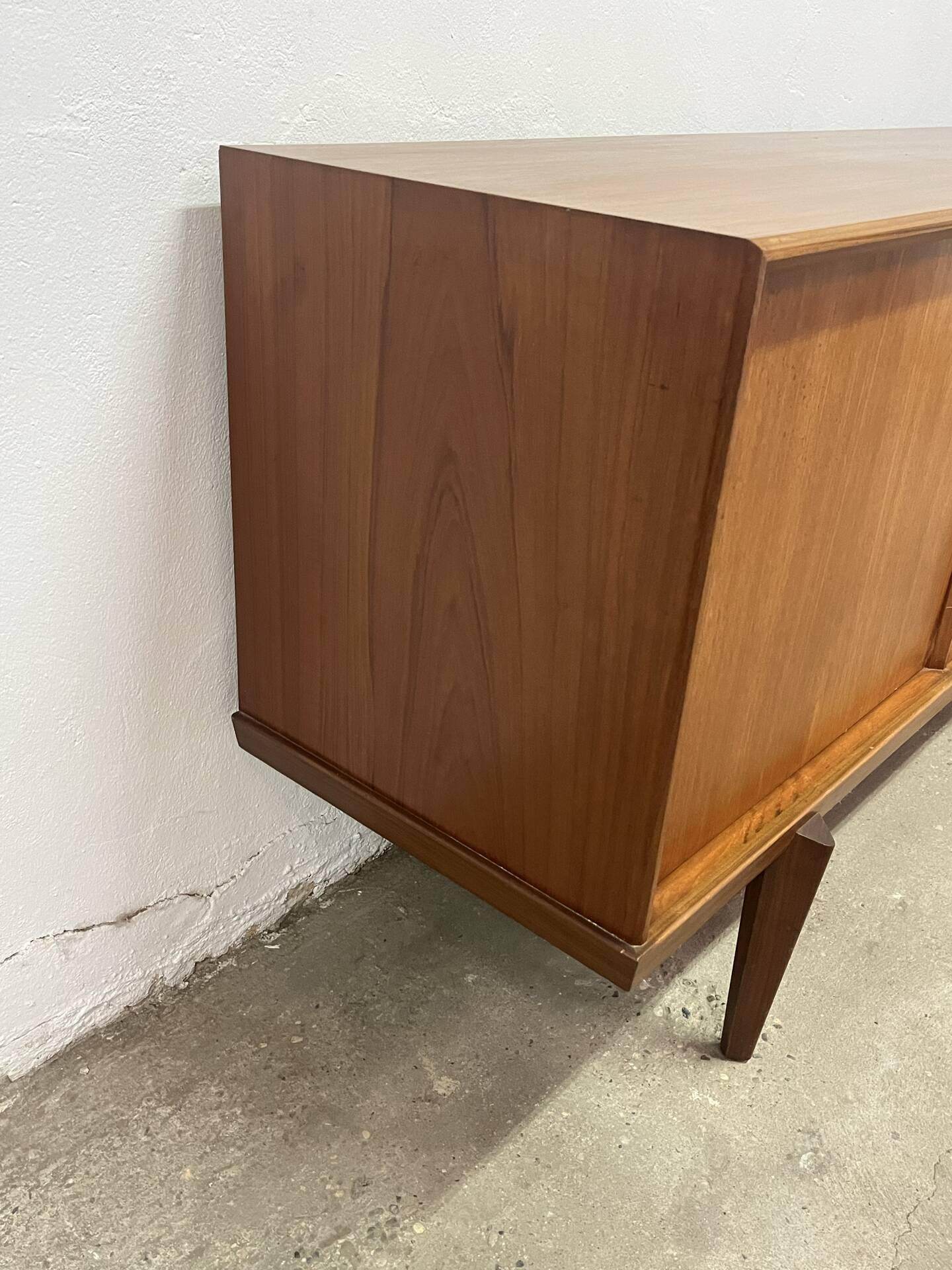 Teak enfilade