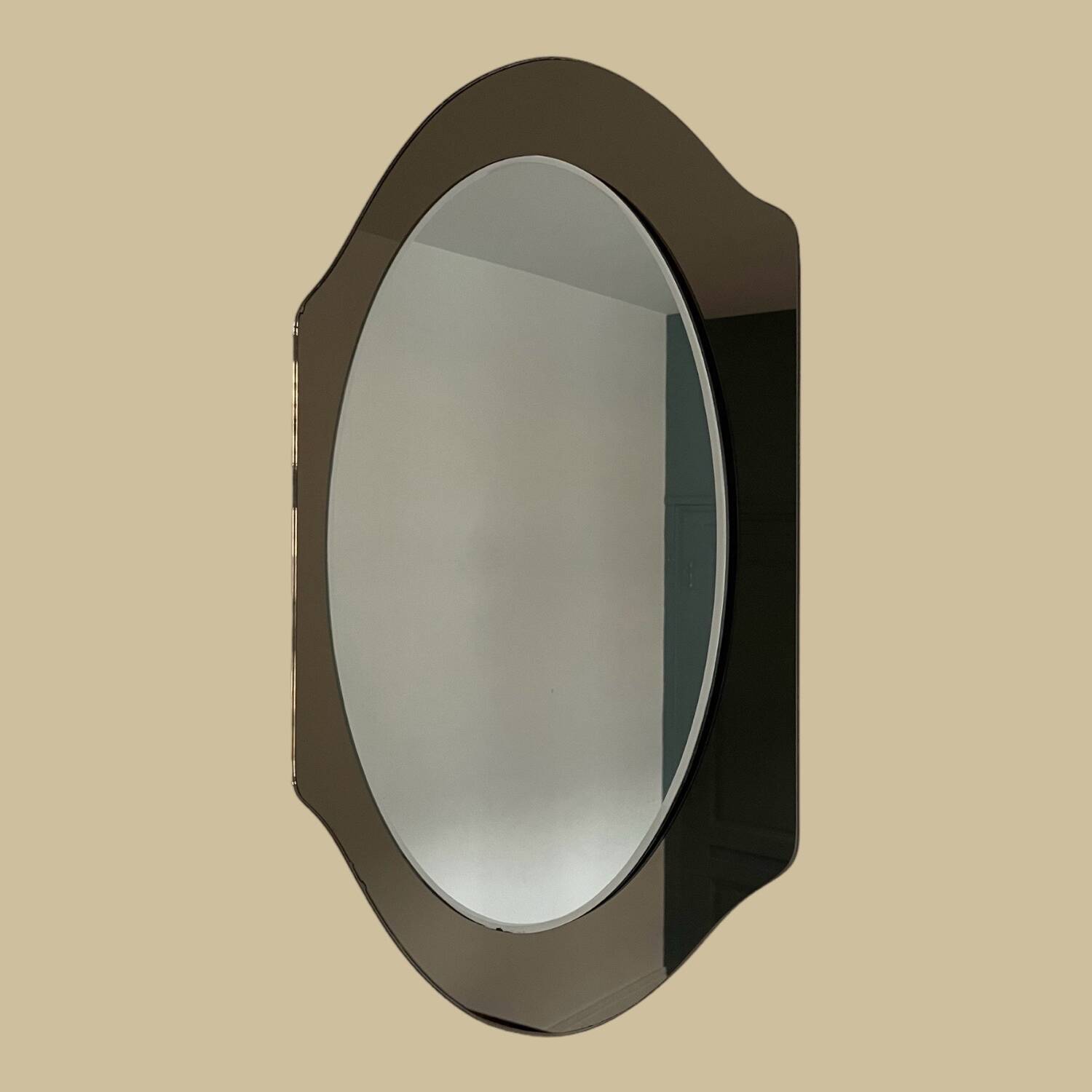 Miroir en verre fumé bicolore, vers 1970