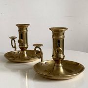 Paire de bougeoirs en laiton