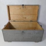 Ancien coffre en bois gris