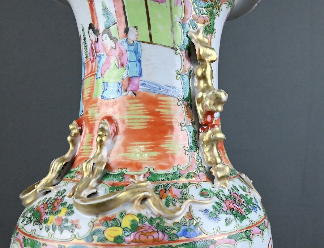 Important Canton porcelain vase, China – late 19th century