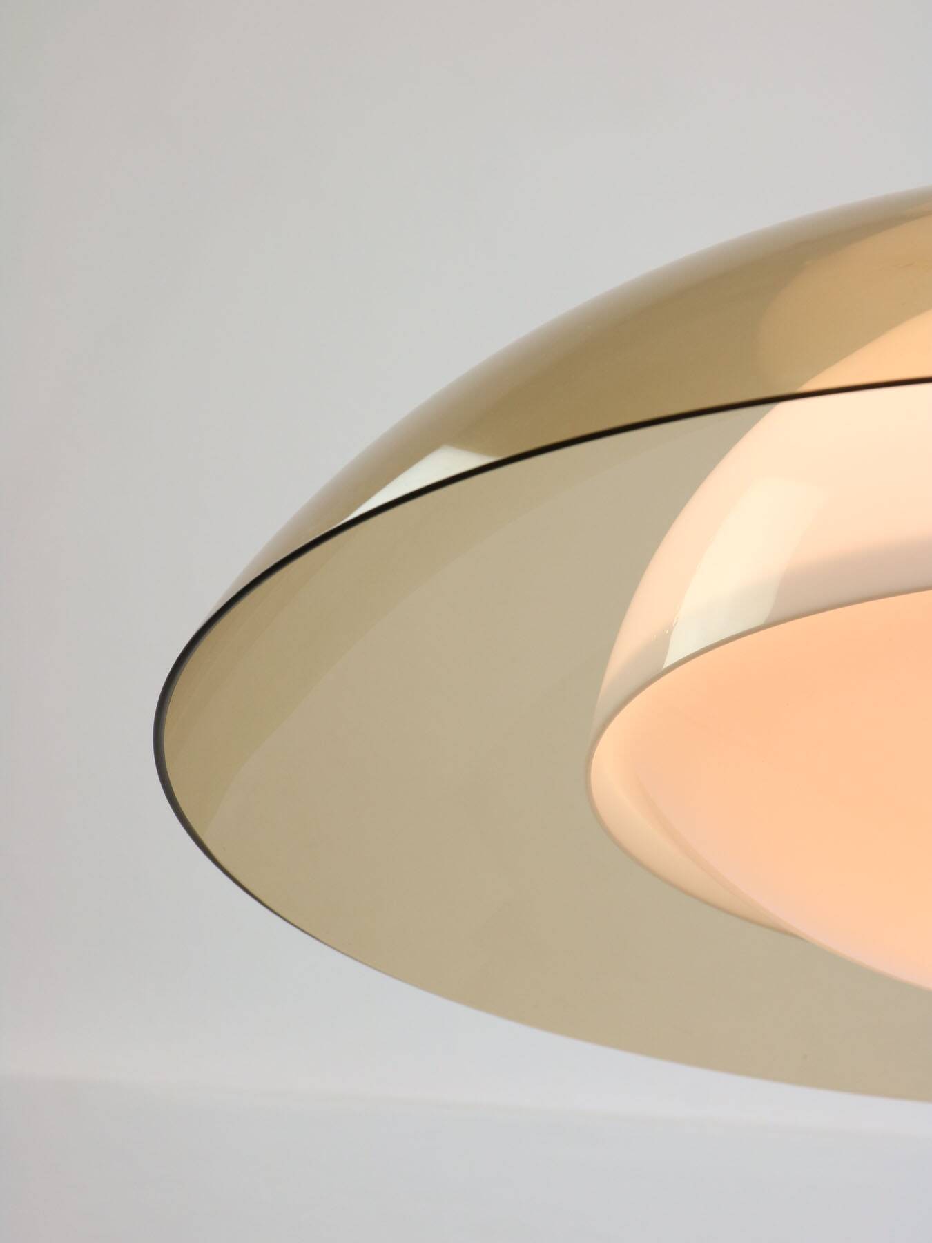 Lampe rare UFO Space Age de Guzzini en marron clair, années 1970