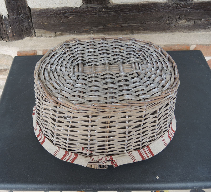 Old wicker basket brasserie since 1822