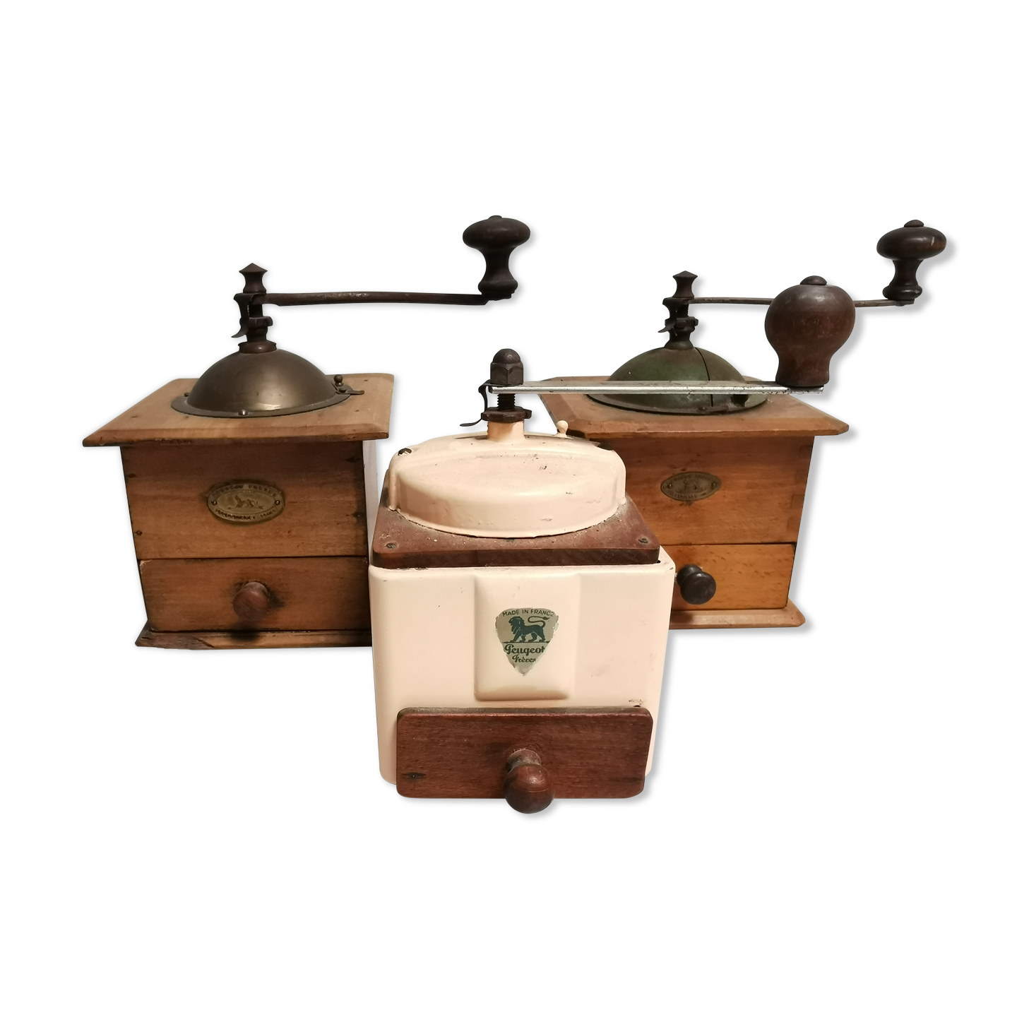 Set of 3 old vintage Peugeot coffee grinders. deco Cuisne Vintage restaurant