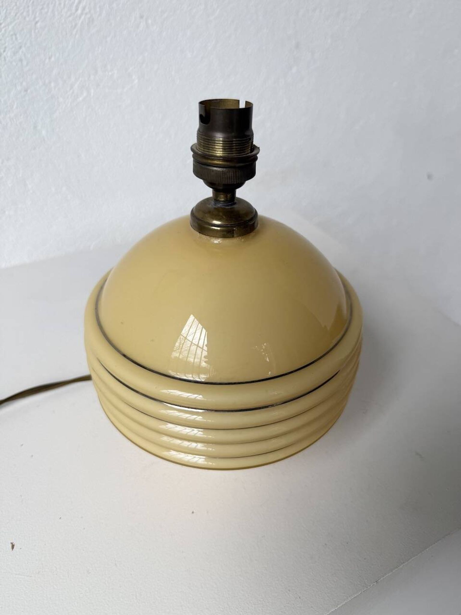Lampe de table opaline Art Déco tchécoslovaquie