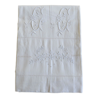 Drap ancien en métis brodé main