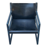 Fauteuil lounge postmoderniste en cuir sellier noir et bois bleu nuit, 1980
