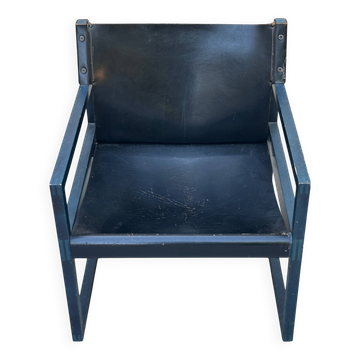 Postmodern lounge chair in black saddle leather and midnight blue wood, 1980.