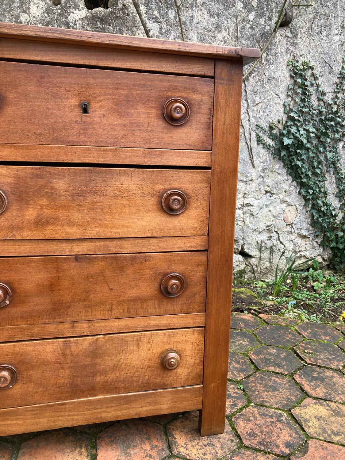 Antique chest of drawers