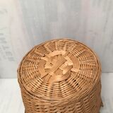 Round basket with wicker lid