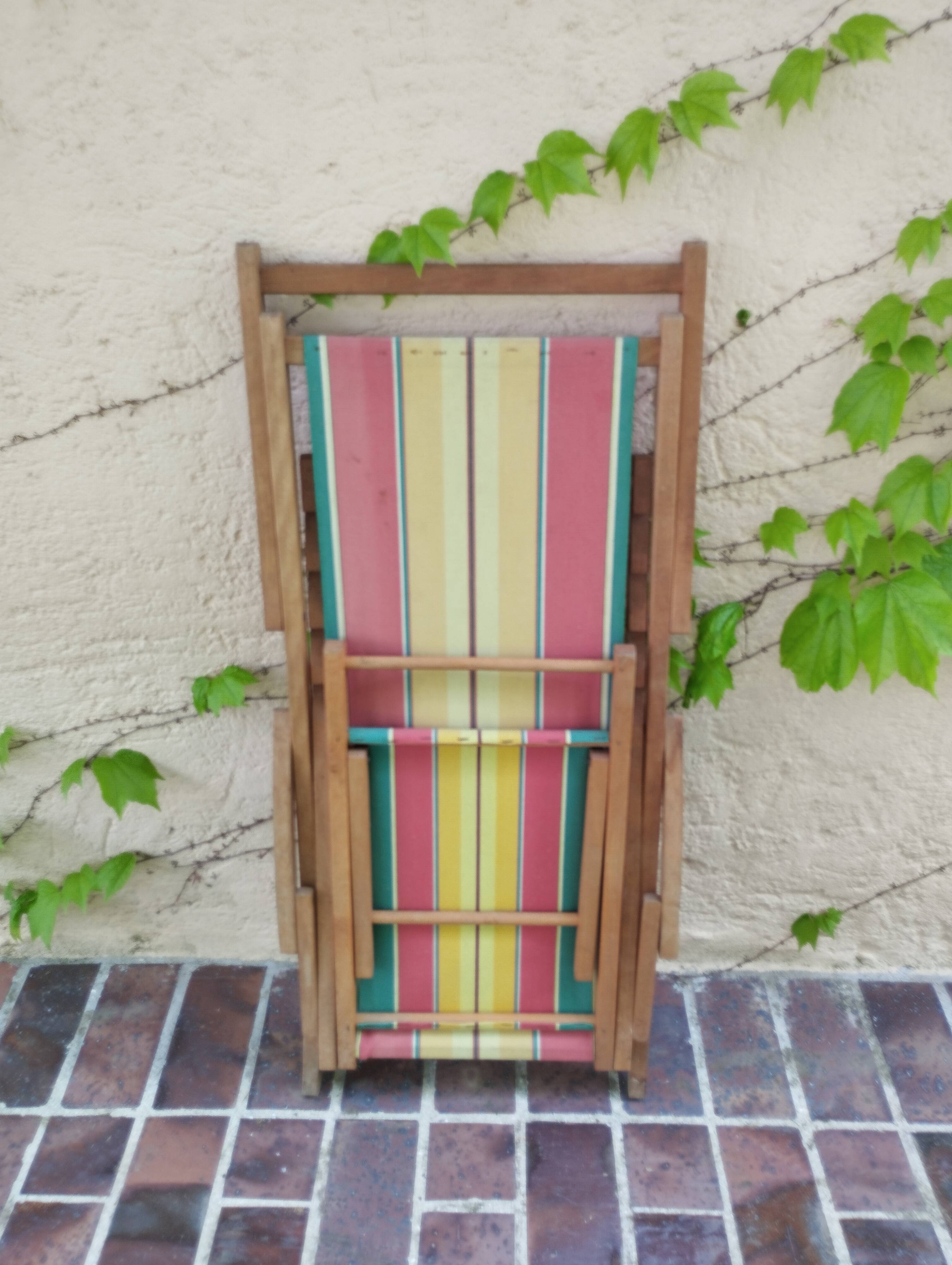 Vintage children's deckchair, sun lounger, striped canvas, 1960-1970.