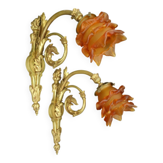 Grande paire d'appliques à 1 feu style Louis XVI - bronze & tulipe en verre couleur ambre