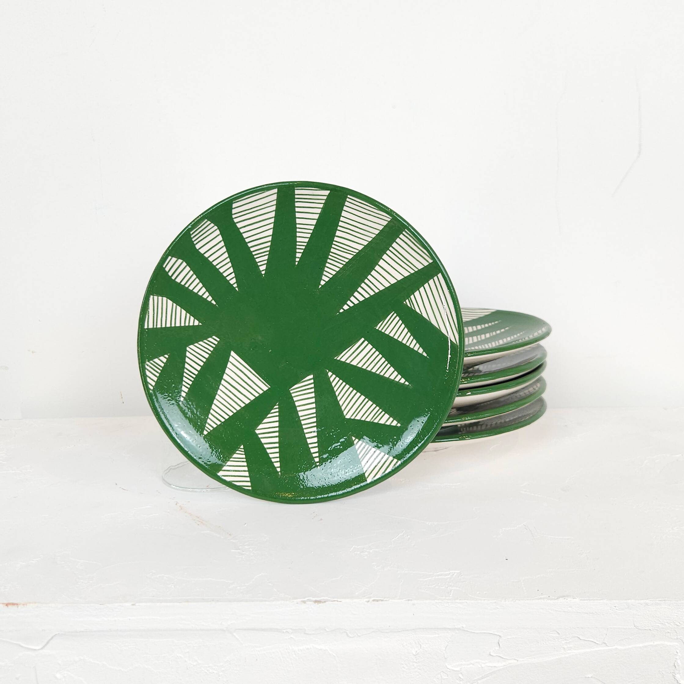 Medium plate - green palms