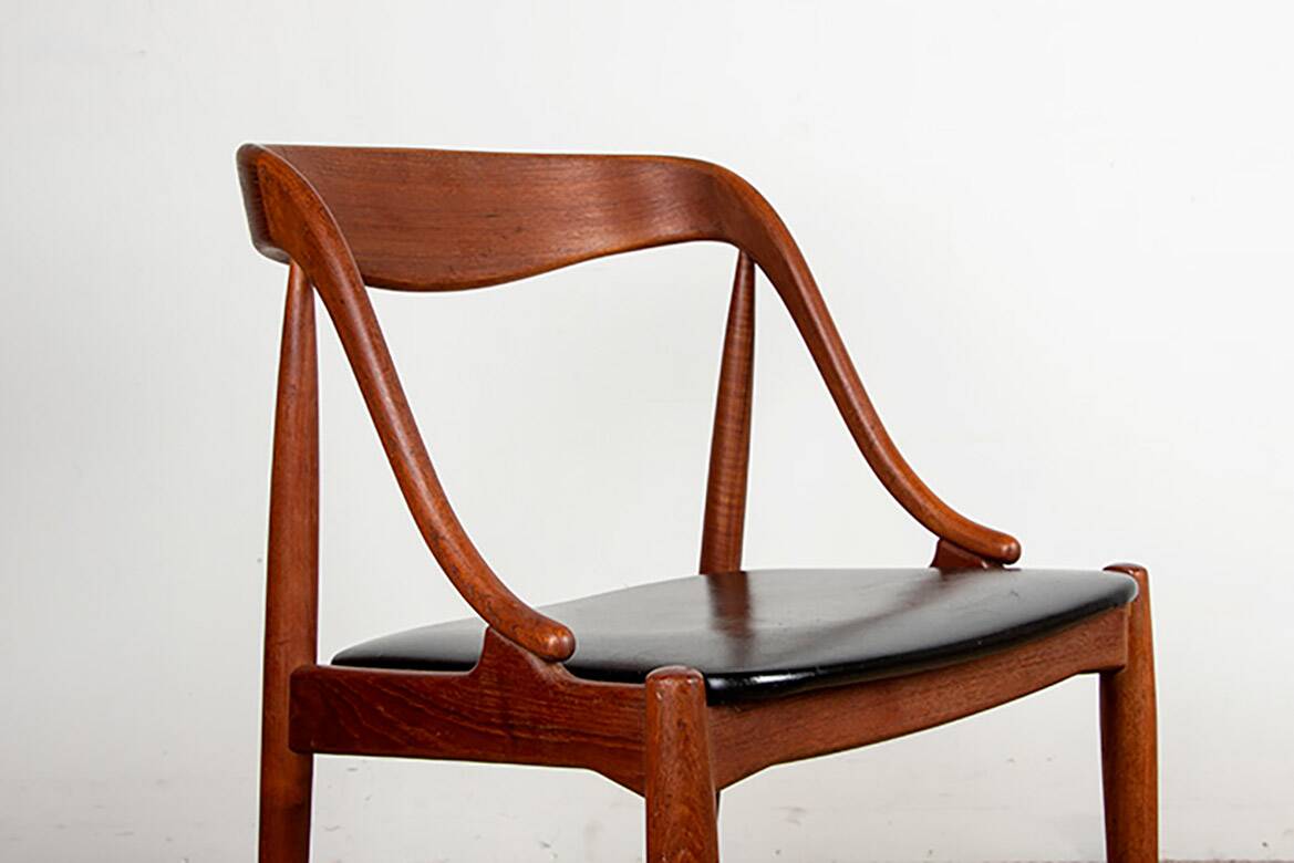 Set of 6 Danish chairs in teak and skai, model 16, Johannes Andersen.