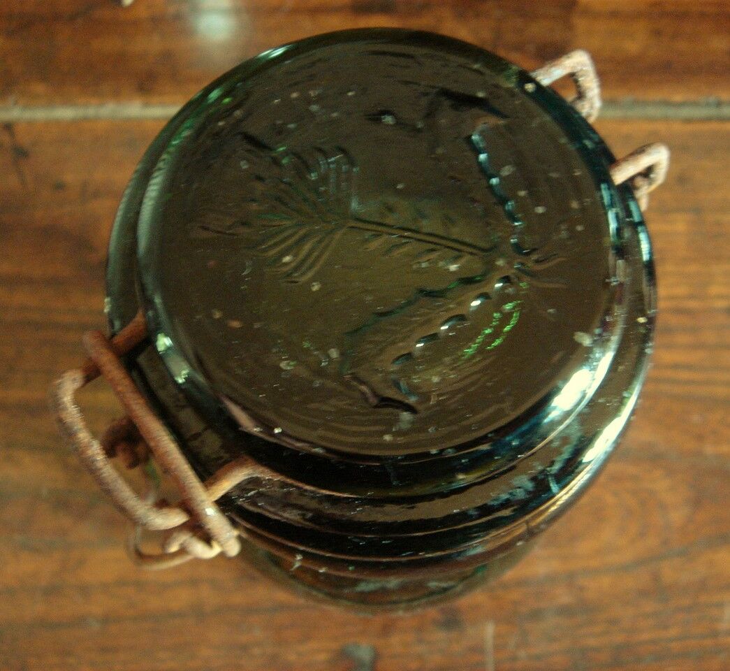 Jar lorraine green glass with lid
