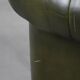 Magnifique fauteuil club en cuir de vachette verte de style anglais.