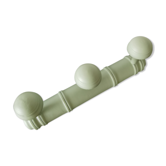 Old patère