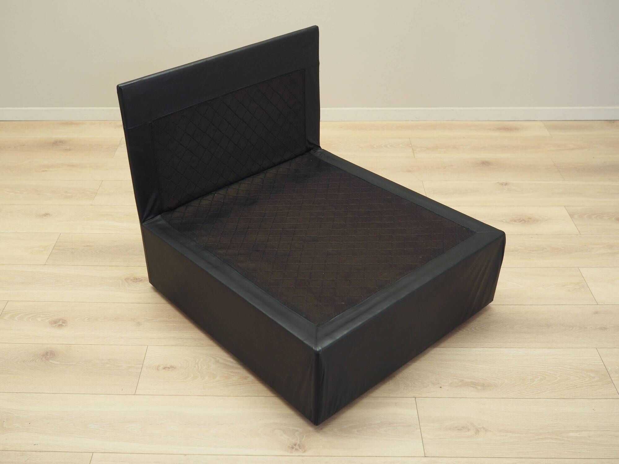 Black leather pouf/armchair, Italian design, 1960s, made in Italy.