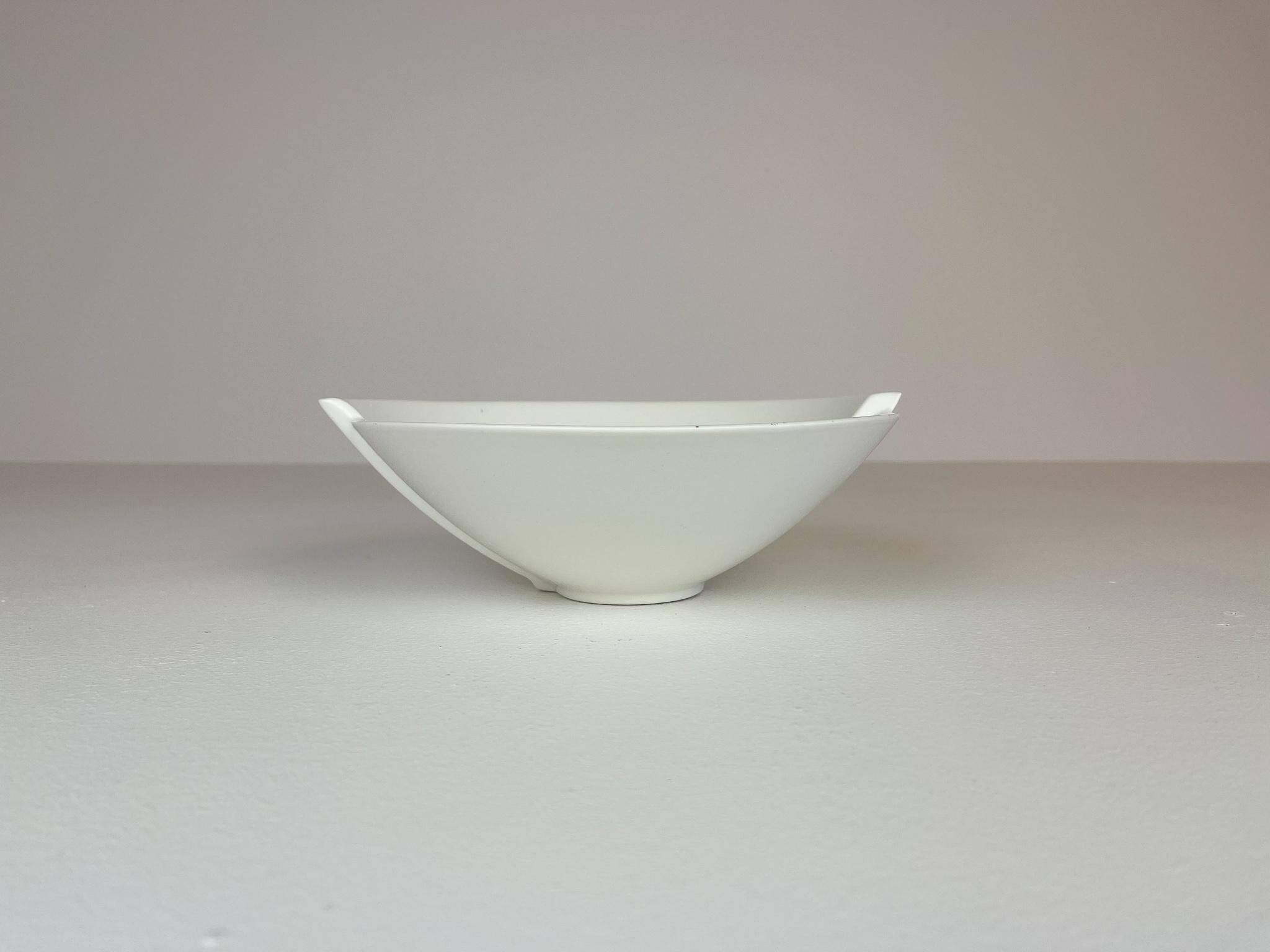 Mid-century ceramic bowl Gustavsberg "Surrea" by Wilhelm Kåge, Sweden, 1950s.