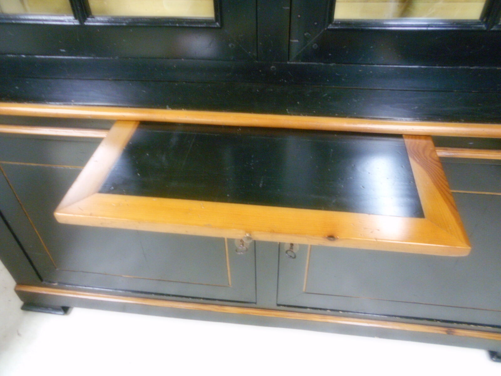 Roche Bobois showcase library