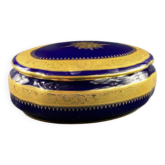 Large oval Limoges porcelain box with double gilding decoration polished with agate