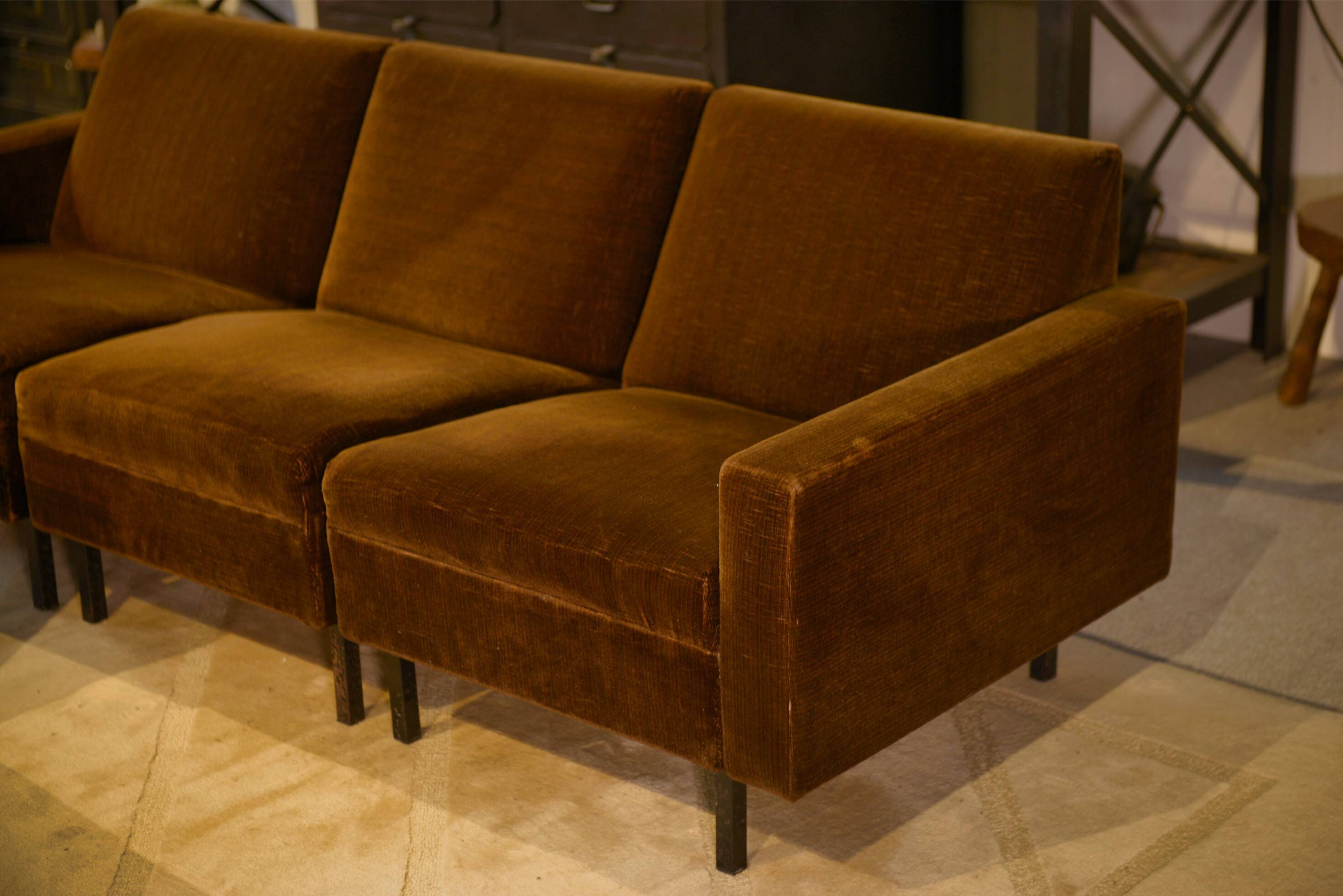 Ensemble canapé et 2 fauteuils en velours marron 1960’s