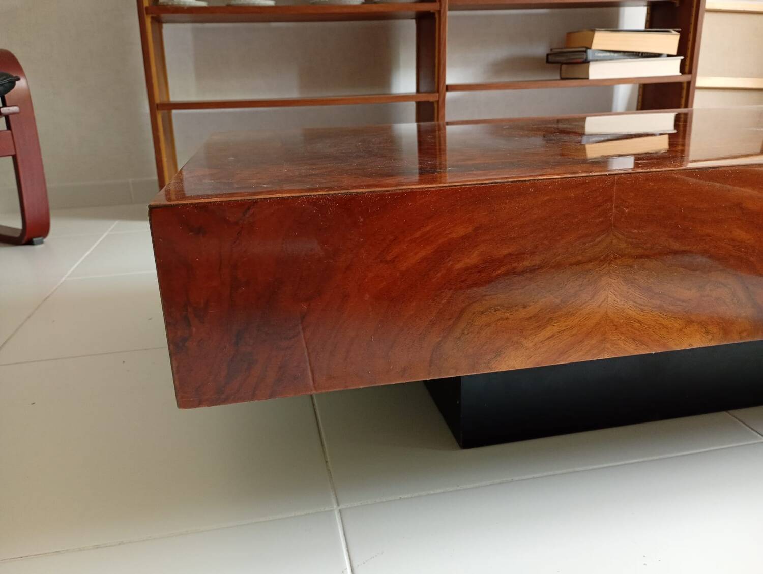 Table basse marqueterie bois de loupe 1970