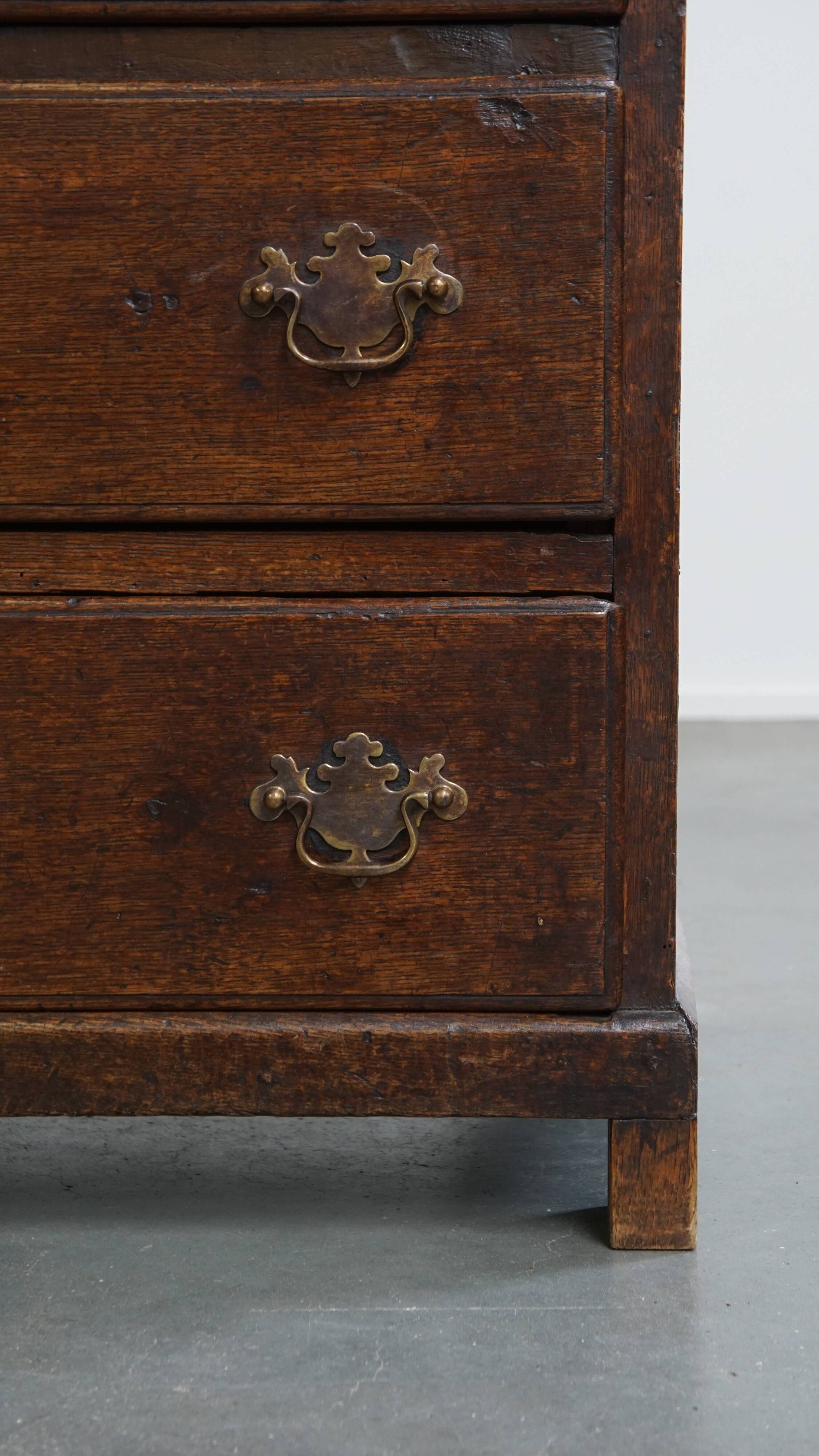 Antique English 18th Century Chest of Drawers with 5 Drawers