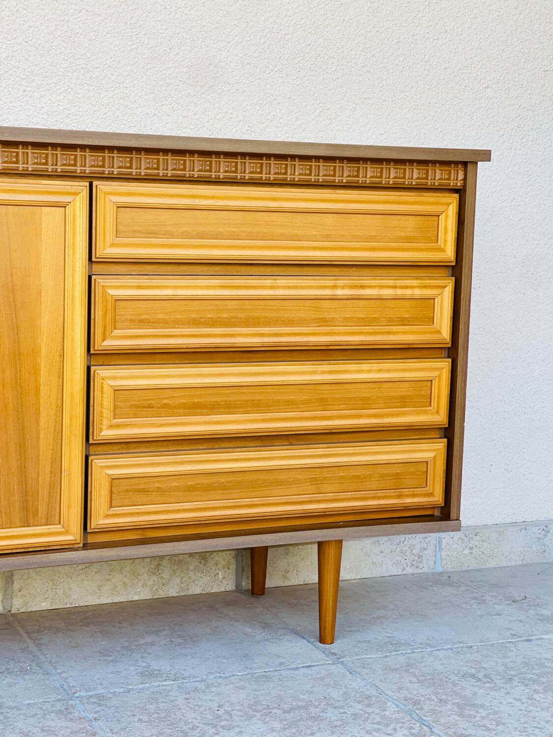 Vintage enfilade in elm from the 1960s.