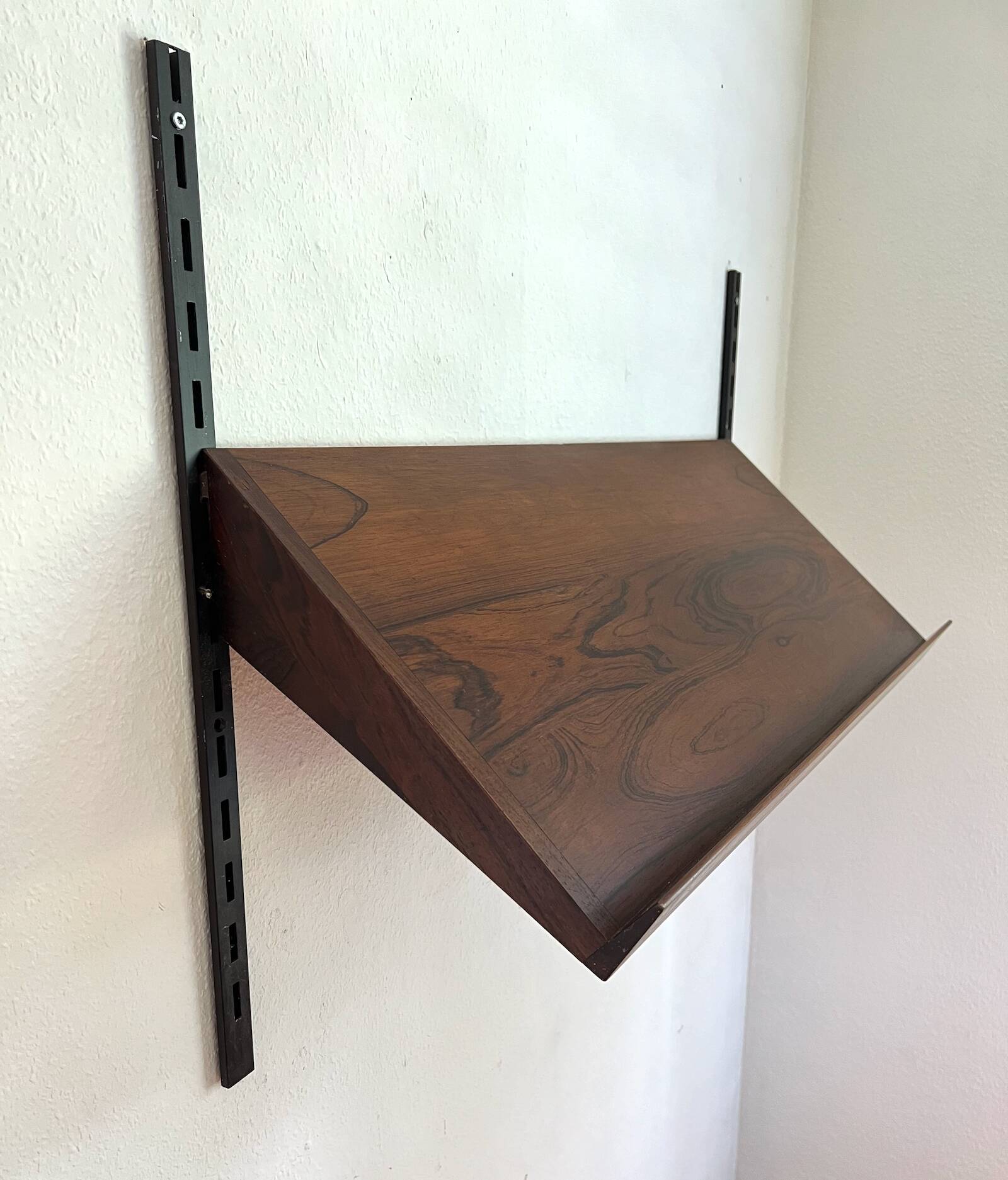 Étagère à magazines en palissandre Kai Kristiansen pour systèmes muraux FM.